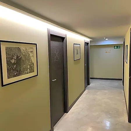 Hotel apartamentowy Aljama Burgo