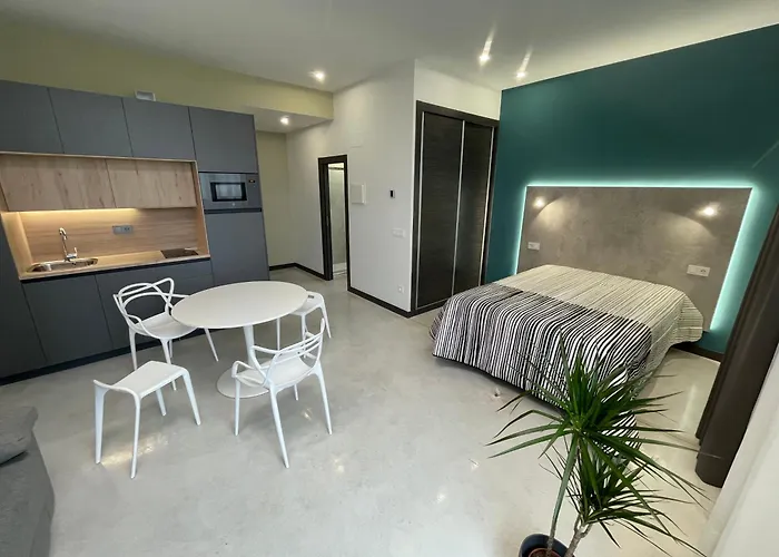 Aljama Aparthotel 4*